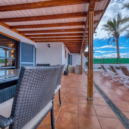 Arena Blanca With Private Pool And Bbq By Lanzarote Коста Бланка