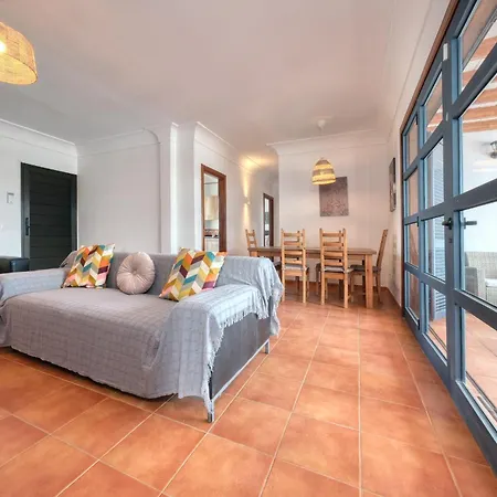 Дом отдыха Arena Blanca With Private Pool And Bbq By Lanzarote *