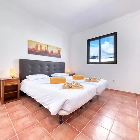 Arena Blanca With Private Pool And Bbq By Lanzarote بيت للعطل