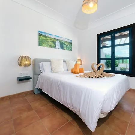 Arena Blanca With Private Pool And Bbq By Lanzarote Nyaraló