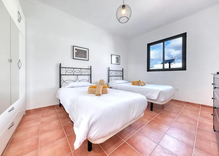 Arena Blanca With Private Pool And Bbq By Lanzarote