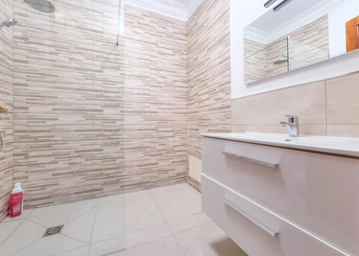 Дом отдыха Arena Blanca With Private Pool And Bbq By Lanzarote