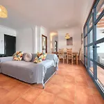 Сasa de vacaciones Arena Blanca With Private Pool And Bbq By Lanzarote *