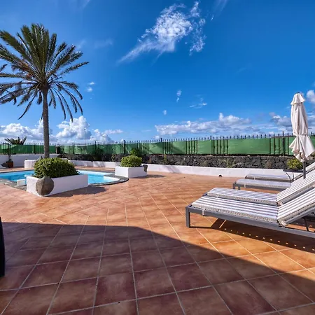 Сasa de vacaciones Arena Blanca With Private Pool And Bbq By Lanzarote *
